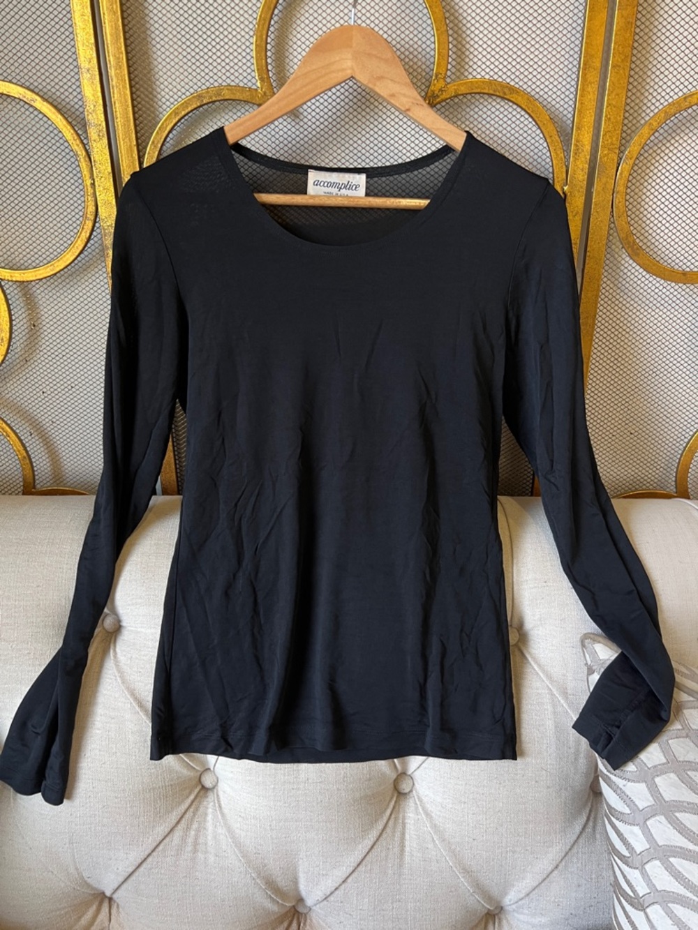 Accomplice Women's Black Long-Sleeve Scoop Neck Tee
